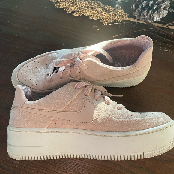 Nike: Light Pink Suede AF-1 - Picture 4 of 7